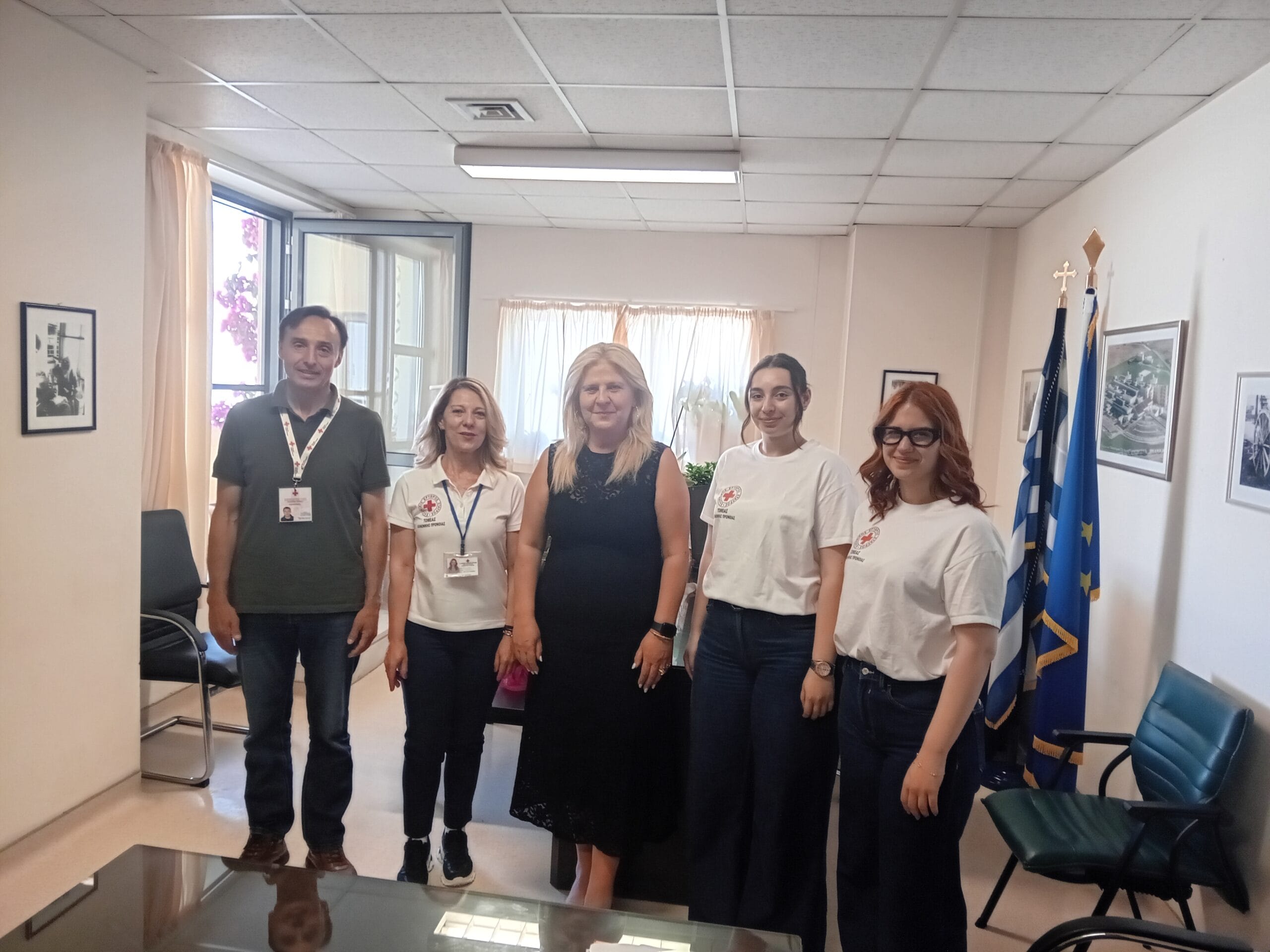 Γραφείο πληροφόρησης και εξυπηρέτησης ασθενών και συνοδών και Κινητής Δανειστικής Βιβλιοθήκης στο Πανεπιστημιακό Νοσοκομείο Λάρισας