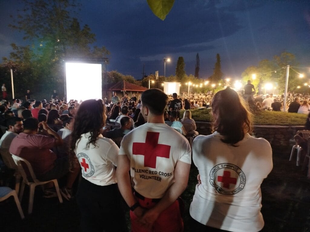 Υγειονομική κάλυψη της Stand up παράστασης με τον Αλέξανδρο Τσουβέλα, από το Περιφερειακό Τμήμα Κατερίνης