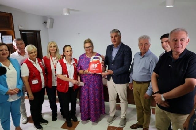 Δωρεά Αυτόματου Εξωτερικού Απινιδιστή από τον Περιφερειάρχη Ν. Έβρου