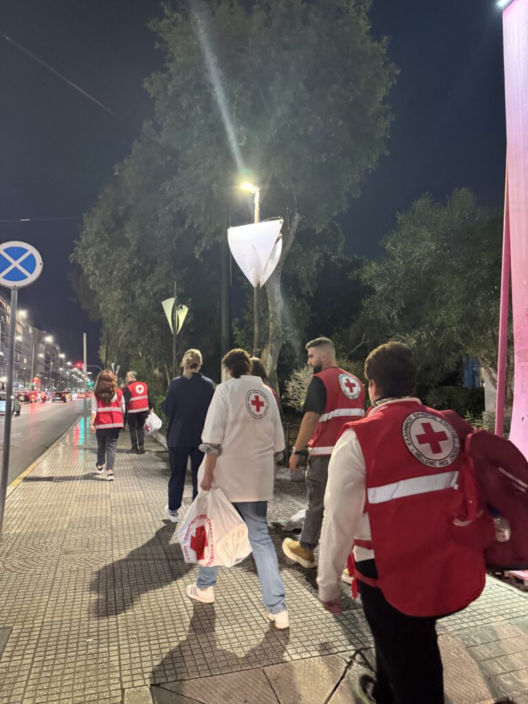 Ο Ελληνικός Ερυθρός Σταυρός στο πλευρό των αστέγων του Πειραιά